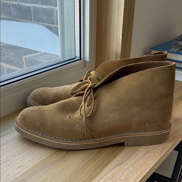 Clarks Men's Brown Suede Chukka Boots - Picture 2 of 8